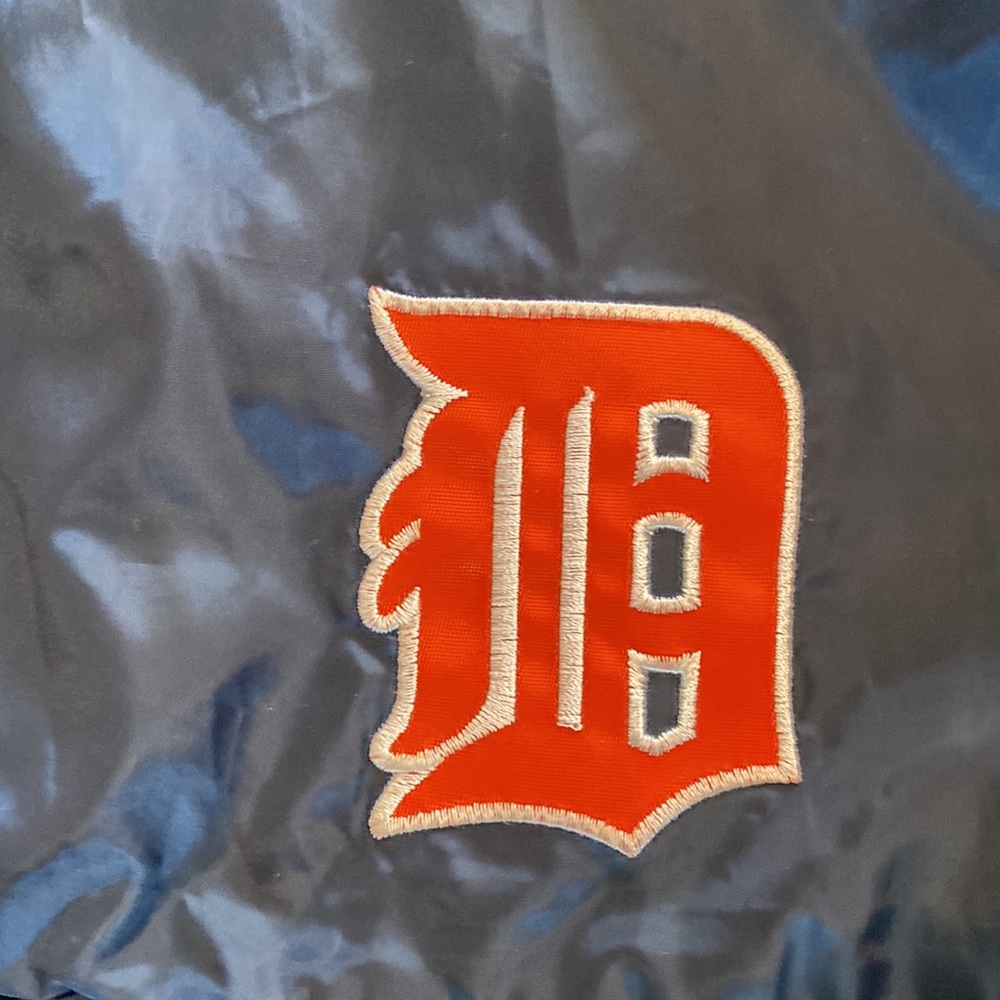 MLB Detroit Tigers Navy and Orange Windbreaker Pullover - Picture 4 of 7